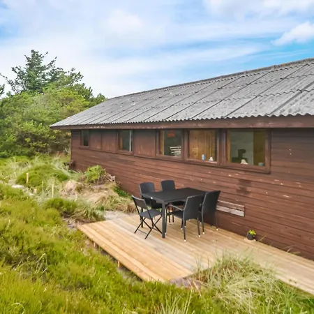 Vakantiehuis Three-bedroom In *